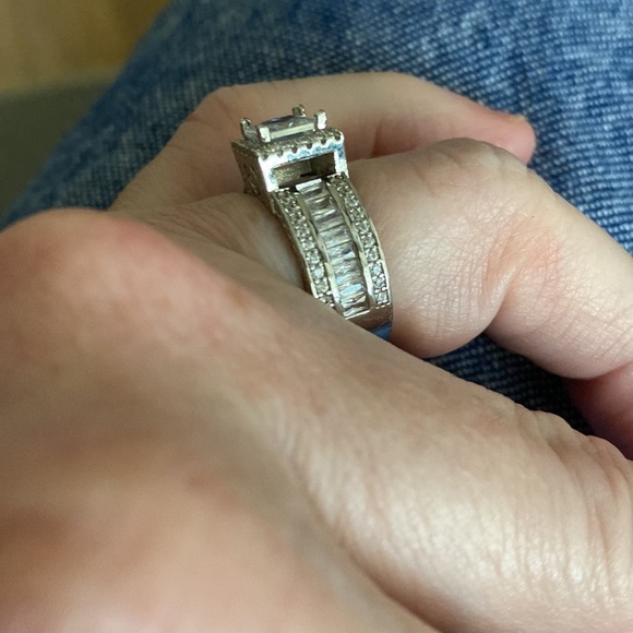Halo Ring With Square Cut Zircon! Size 7 - Picture 3 of 4